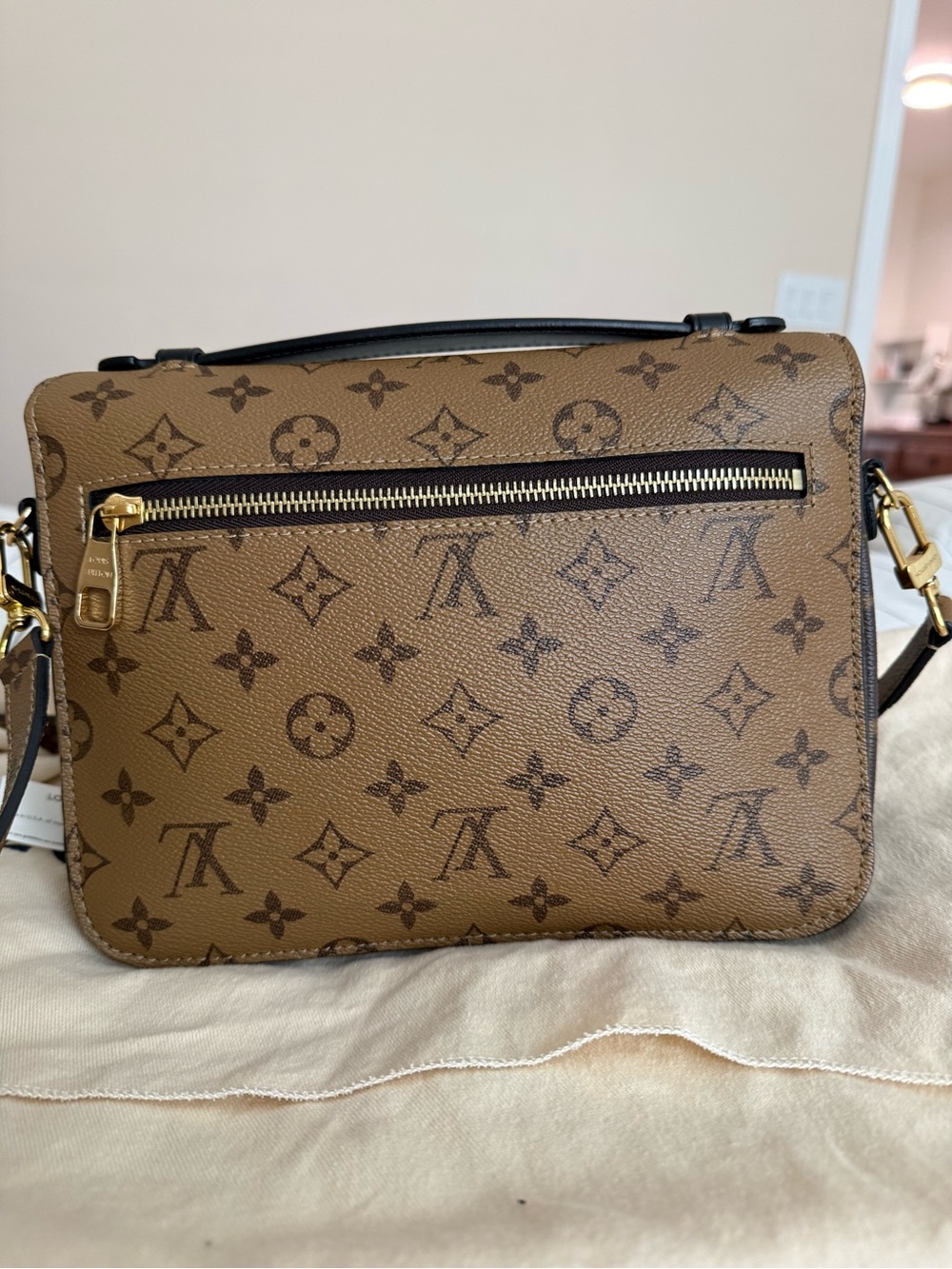 Louis Vuitton reverse Monogram Pochette Métis Crossbody - Medium duster, card - Picture 2 of 12